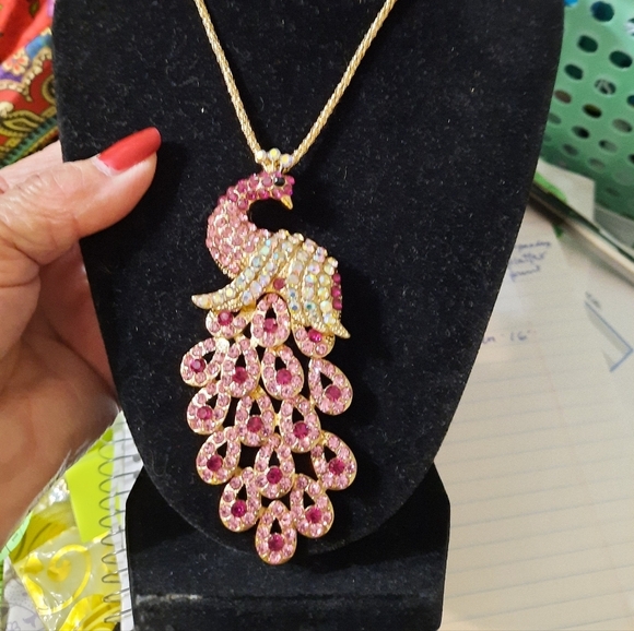 Jewelry - Elegant Pink and Gold Peacock Pendant Necklace New